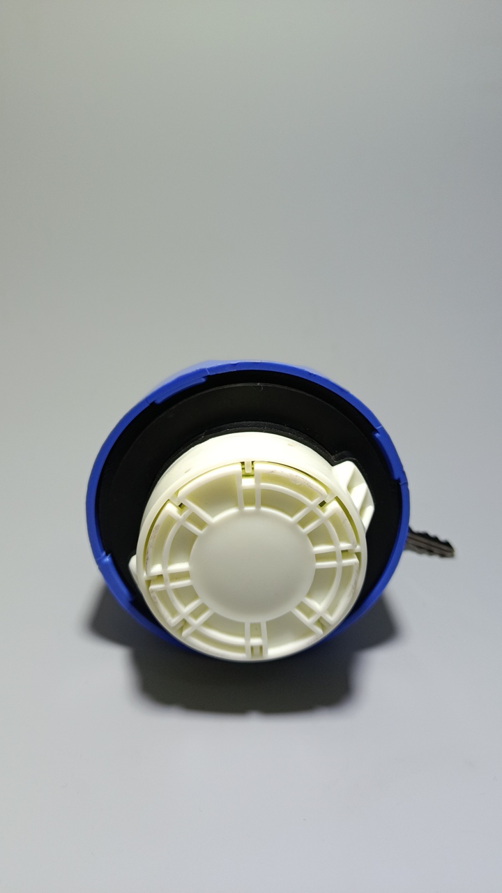 Крышка бака ADBlue с защ. ключа RENAULT (2) Арт. 17534