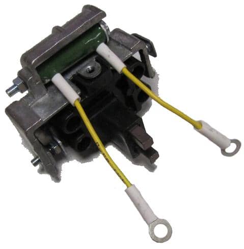 Щеткодержатель генератора Г273 в сб. Камаз, Маз Арт. Г273-010 Щеткодержатель генератора Г273 в сб. Камаз, Маз Арт. Г273-010