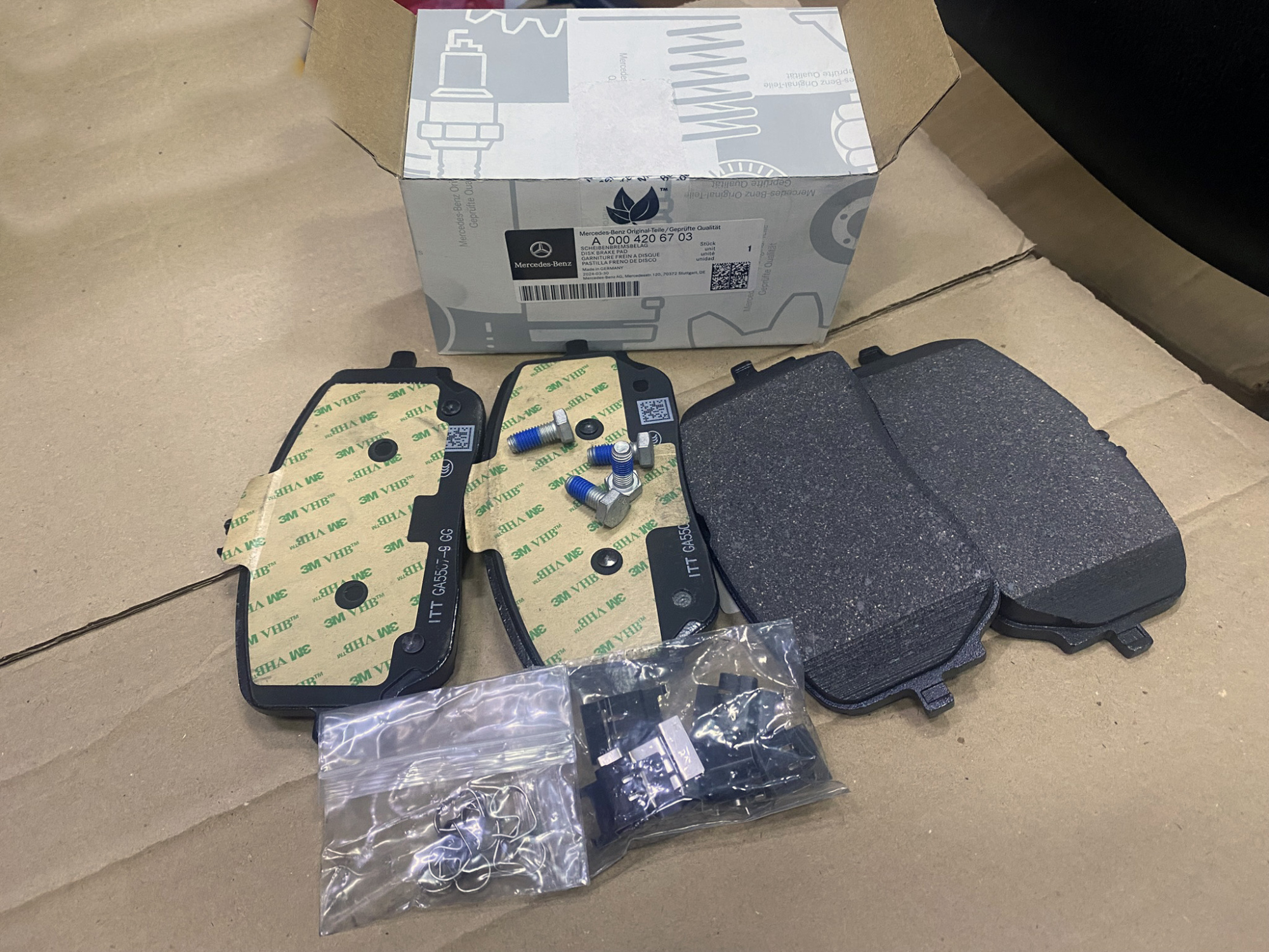 Колодки тормозные дисковые, комплект A 000 420 67 03 (2) Арт. A0004206703